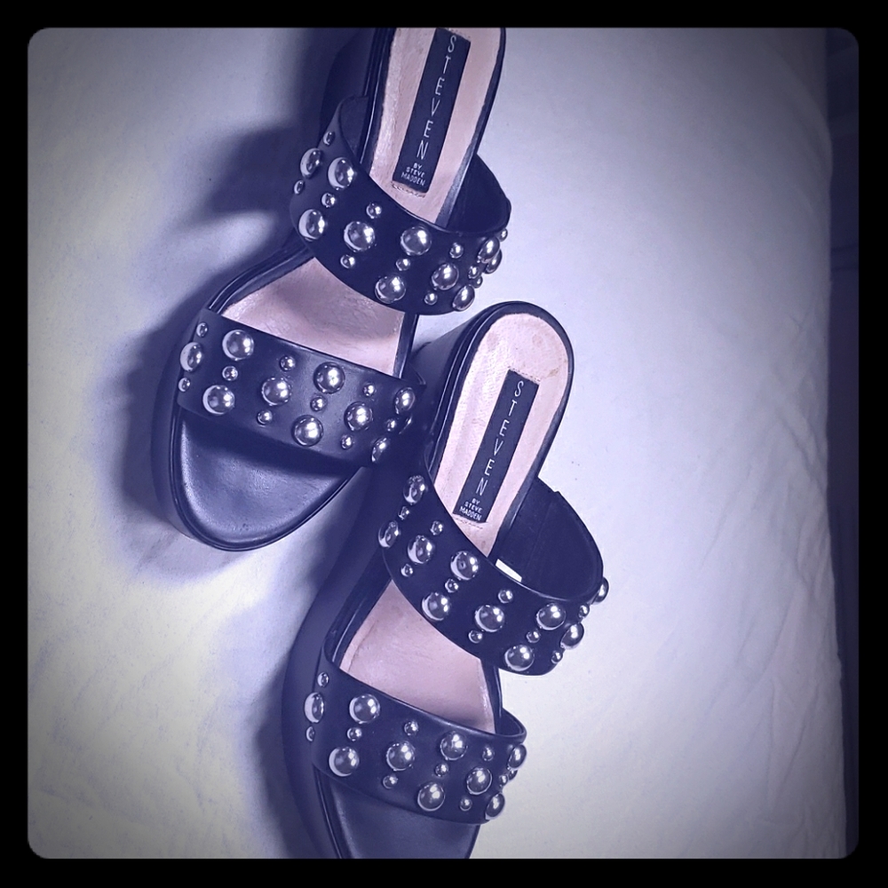 By Steven madden. Shoe
